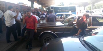 “Carros por puesto” trabajan un solo día  hacia la frontera por falta de gasolina