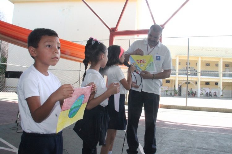 Niños de la Esc. “Monseñor Lucas Castillo” presentaron propuestas.