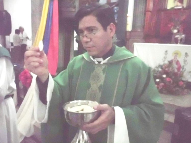 Padre Rafael Farías se encarga este 02 de octubre de la parroquia San Rafael