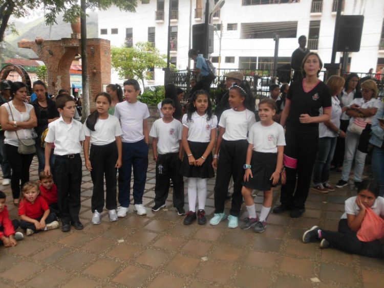 Temblor de Pájaros se impuso en Bienal de Literatura Ramón Palomares