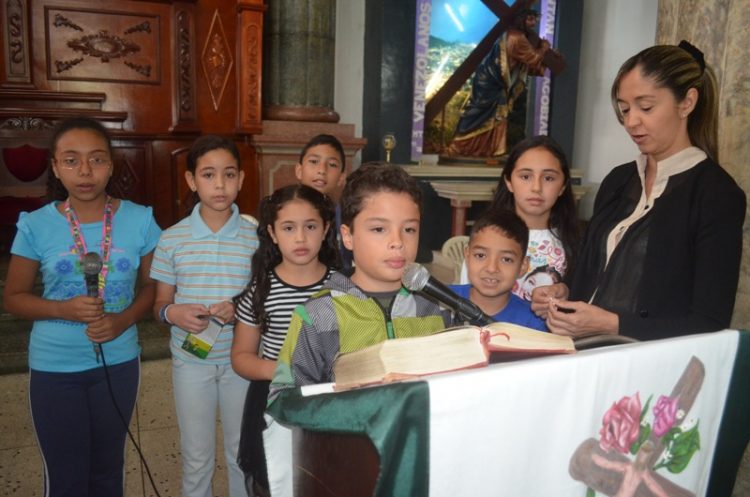 Con éxito se realizó la campaña misionera Un Millón de Niños rezando el Rosario
