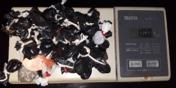 Tres detenidos por la PNB por distribución de drogas 