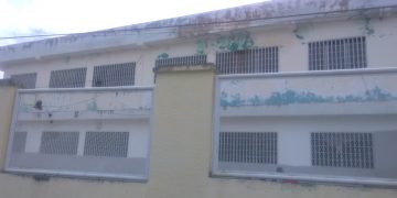 Escuela a punto de desplomarse por filtraciones en Carvajal