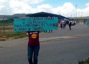 Tres detenidos por la PNB por distribución de drogas 