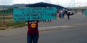 Tres detenidos por la PNB por distribución de drogas 