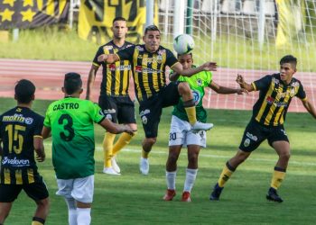 Aurinegros siguen en la punta del Clausura