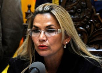 Bolivia: presidenta interina Jeanine Áñez promulga ley para convocar nuevas elecciones