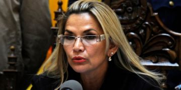 Bolivia: presidenta interina Jeanine Áñez promulga ley para convocar nuevas elecciones