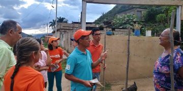 Dirigentes de VP Carache realizan jornada continua de casa por casa