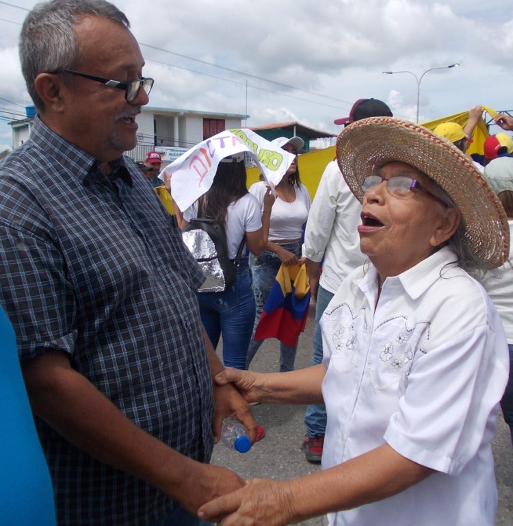 Escenario en el Eje Panamericano: unos en San Benito otros en protesta pacífica