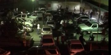 Vecinos cansados por los escándalos nocturnos en el CC El Viaducto