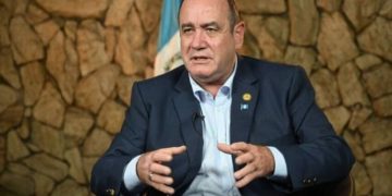 Presidente de Guatemala: Vamos a romper relaciones con la Venezuela de Maduro