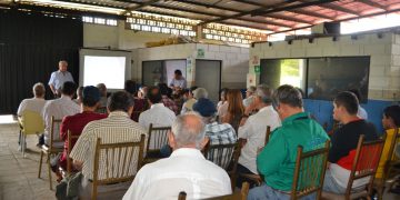 Alcalde Gustavo Delgado recibe proyecto de gran mercado municipal que beneficiará a productores y consumidores del Táchira