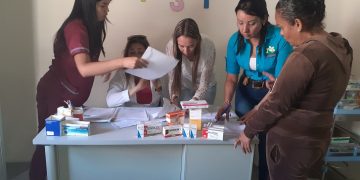 Club de Abuelos del Barzalito II reciben medicamentos