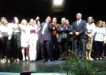 Los gobernadores democráticos han dado un paso al frente a la dictadura