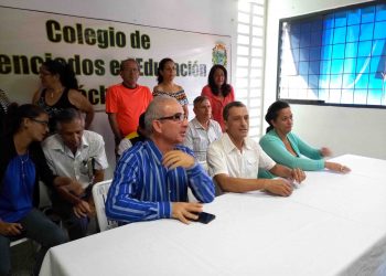 Docentes del Táchira venden alimentos  y limpian casas para generar ingresos
