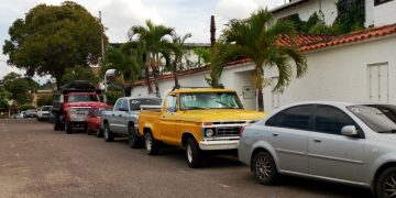 Usuarios no creen que nuevo censo de vehículos en Táchira acabe con las colas por gasolina