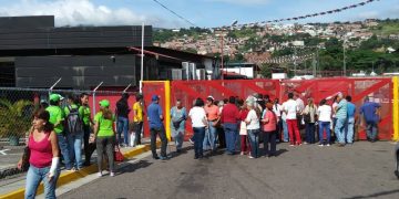 Familiares de pacientes con discapacidad y enfermedades   crónicas protestaron exigiendo gas y gasolina