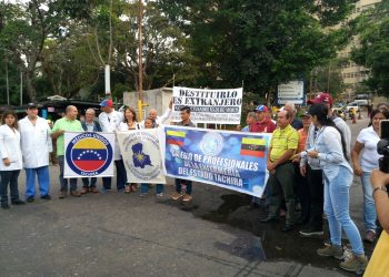 Exigiendo insumos y mejoras salariales protestó  personal del Hospital de San Cristóbal