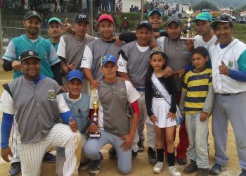 Clásico de softbol en homenaje a La Chinita se realizó en La Puerta
