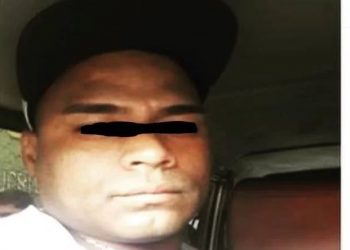 Muere mujer embarazada en disparos contra un carro