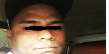 Muere mujer embarazada en disparos contra un carro