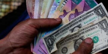 Economistas reaccionaron ante declaraciones de Maduro sobre la “dolarización” en el país