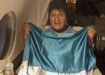 Avión de Evo Morales despegó de Paraguay rumbo a México