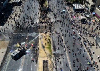 Paro general y saqueos marcaron jornada de protestas en Chile