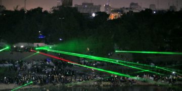 Rayos laser: la nueva ‘arma’ de manifestantes chilenos