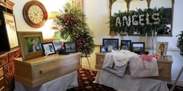 Mormones inician funerales para despedir a víctimas de ataque en México