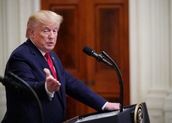Demoledor testimonio de embajador de Trump en primera audiencia hacia el “impeachment”