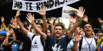 La protesta opositora en Venezuela se pierde en un laberinto