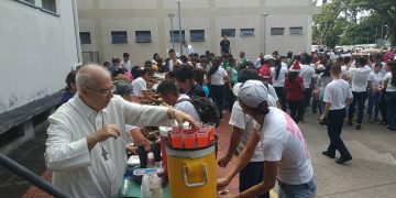 Obispo celebró inicio de Navidad en el Hospital Central de San Cristóbal