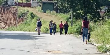 Santa Cruz: comunidad sin transporte y caminantes víctimas de asaltos