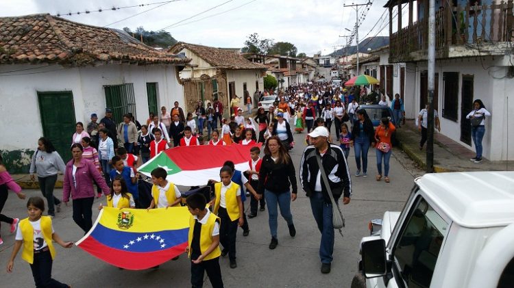 En Santa Ana estudiantes recordaron el histórico abrazo de Bolívar y Morillo