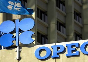 OPEP acuerda nuevos recortes de producción frente afrágil demanda mundial