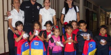 Alcalde Angerson Hernández realiza entrega de Bolso Tricolor