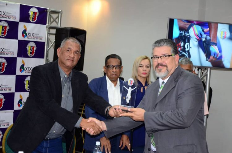 FVC reconoció labor informativa  de José Fernández y Edicson Dávila