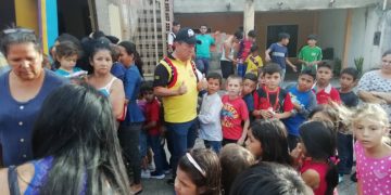 Más de 6 mil cotillones entregó el alcalde Gustavo Delgado en barrios de San Cristóbal en esta Navidad