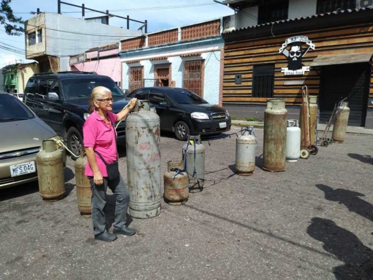 Rosita Niño de Vivas es una de las tres personas de la tercera edad que se ha visto afectada por la falta de gas
