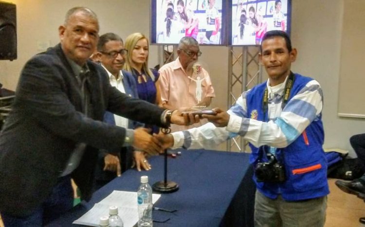 FVC reconoció labor informativa  de José Fernández y Edicson Dávila