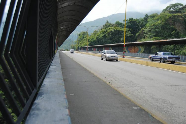 El viaducto José Antonio Páez es uno de los más transitados del estado.