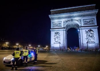 Francia endurece el toque de queda en las zonas más afectadas por el virus