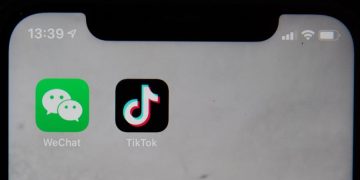 Italia ordena a TikTok bloquear perfiles de dudosa edad tras la muerte de una niña