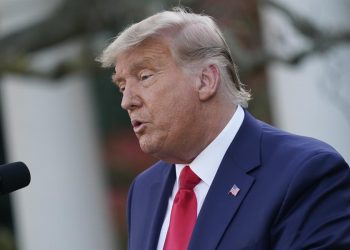 Trump suspende la deportación de venezolanos y les concede permisos laborales