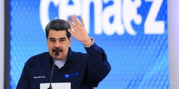 Maduro dice que donó a Brasil 14.000 bombonas individuales de oxígeno