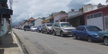 Inmensas colas para proveerse de gasolina en Betijoque