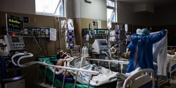 Vuelven listas de espera en Lima para las UCI, otra vez llenas por covid-19