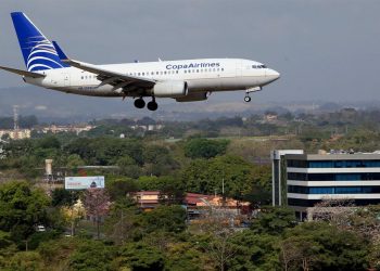 Panamá reanuda los vuelos comerciales a Venezuela